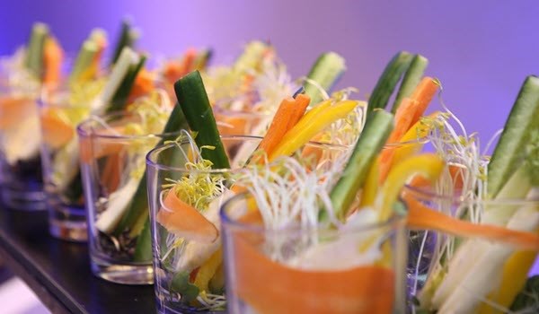 ירקות טריים במסעדה