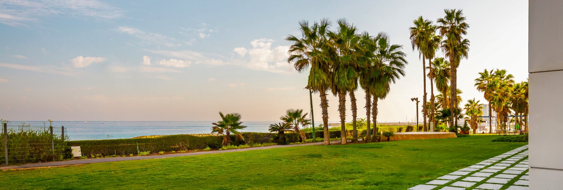 מלון דניאל הרצליה - מדשאה נוף לים